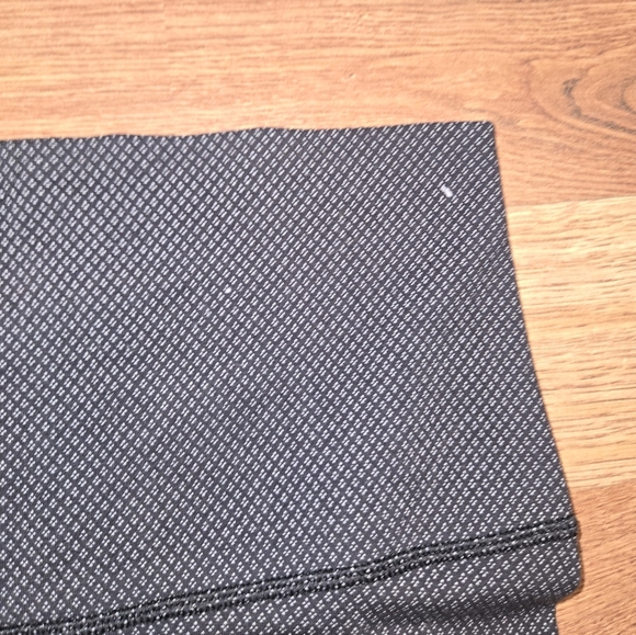 Lululemon black and White Patterned Crop Leggings Size 6, Foldable - Picture 3 of 5